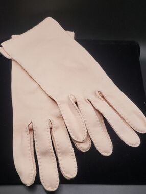 Vintage Classic Women's Light Peach Dress Gloves